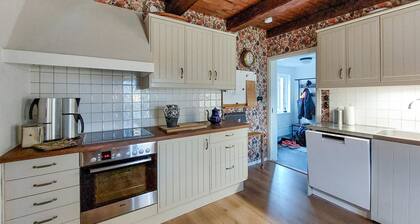 Lovely home in Tjörnarp with WiFi