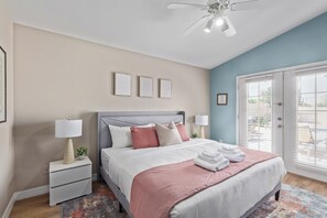 3 室のベッドルーム、アイロン / アイロン台、WiFi、ベッドシーツ