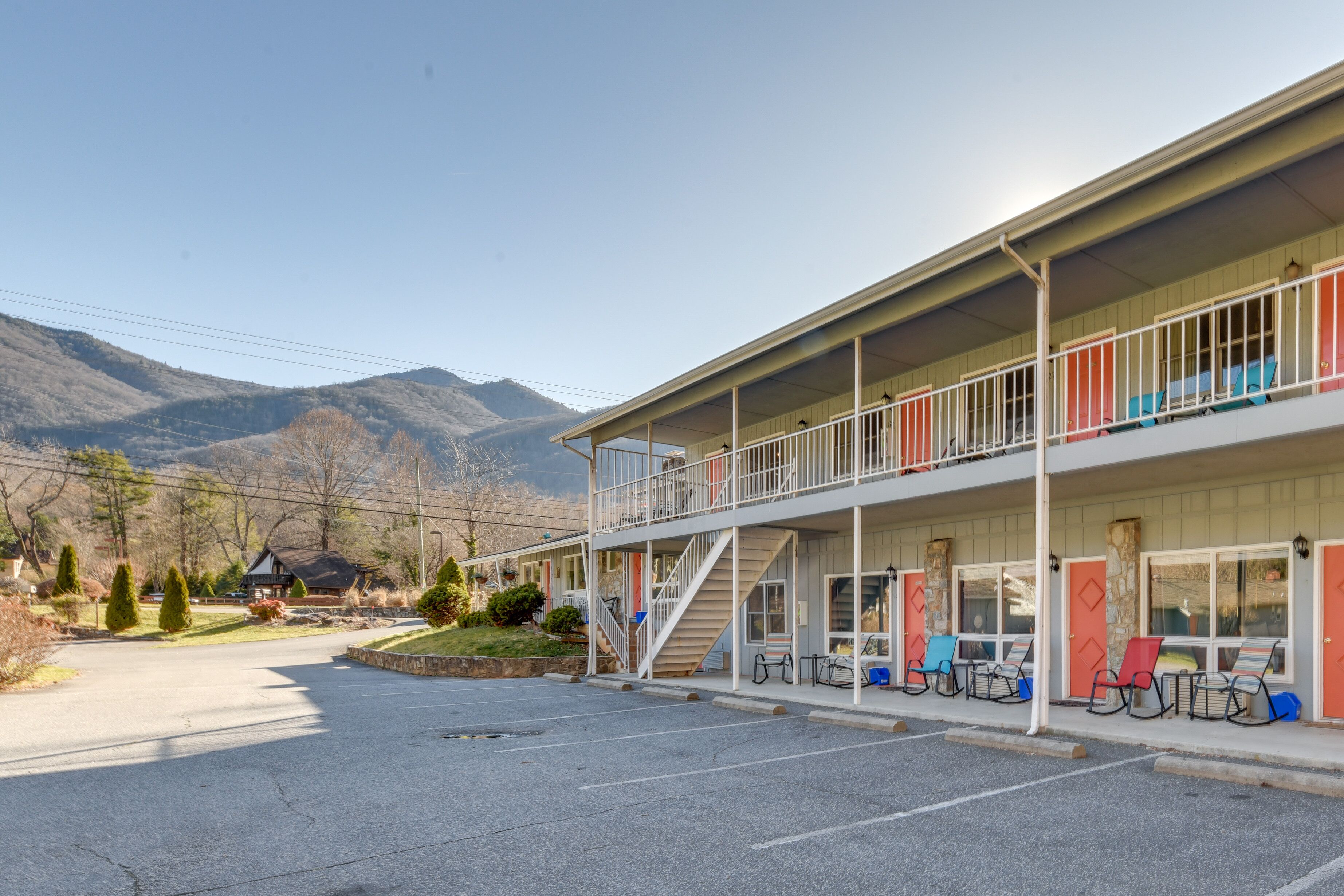 Pet-Friendly Maggie Valley Studio: Community Pool!