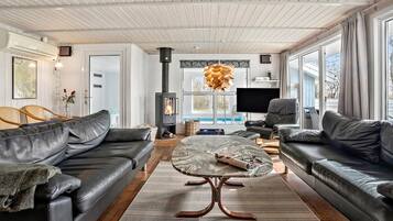 Télévision, cheminée