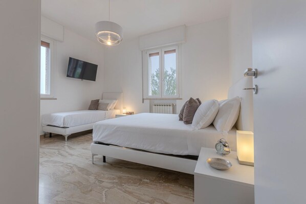 2 habitaciones, tabla de planchar con plancha, wifi y ropa de cama
