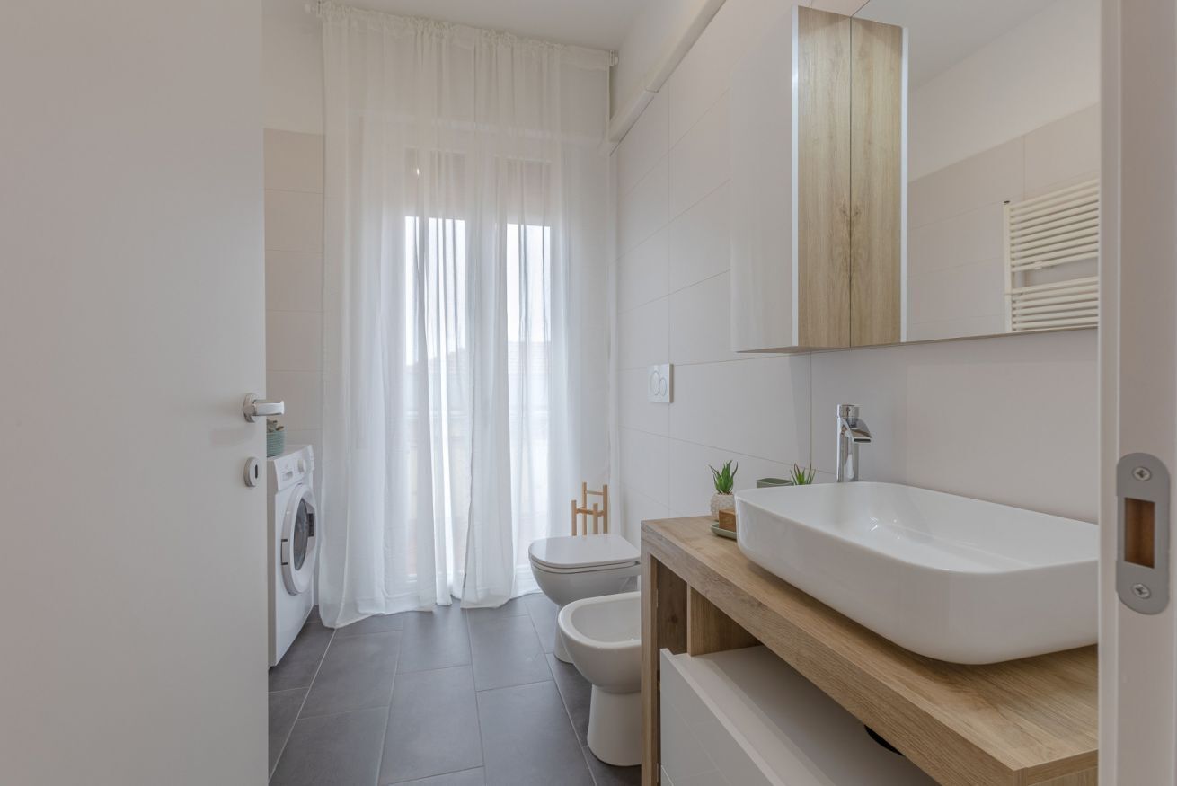 Douche, sèche-cheveux, bidet