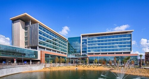 Sleek condo UF crossing