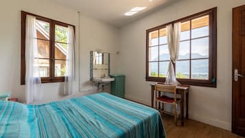 7 chambres, fer et planche à repasser, Wi-Fi gratuit