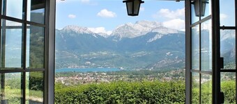 Chalet 'Des Bruyères' with Lake View, Private Terrace and Wi-Fi