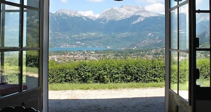 Chalet 'Des Bruyères' mit Seeblick, privater Terrasse und WLAN