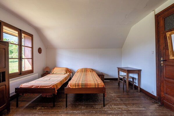 7 Schlafzimmer, Bügeleisen/Bügelbrett, kostenloses WLAN
