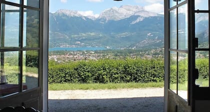 Chalet 'Des Bruyères' with Lake View, Private Terrace and Wi-Fi