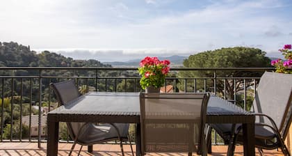 Apartment 'Le Mas Berliat F2 N°14' with Sea View, Wi-Fi and Air Conditioning