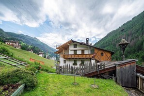 Exterior - Apartment 'Appartamento La Mirandola  Rosso' with Mountain View, Private Terrace and Wi-Fi (Livinallongo del Col di Lana)