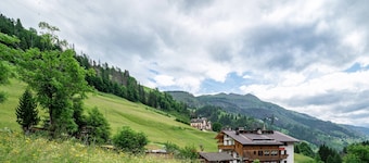 Apartment 'Appartamento La Mirandola Blu' with Mountain View, Private Terrace and Wi-Fi