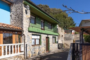 Exterior - Holiday Home Angela with Private Terrace, Balcony and Wi-Fi (Isla)