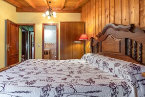 5 habitaciones, tabla de planchar con plancha y wifi gratis