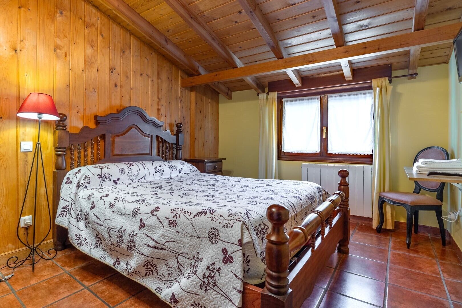 5 slaapkamers, een strijkplank/strijkijzer, gratis wifi, beddengoed