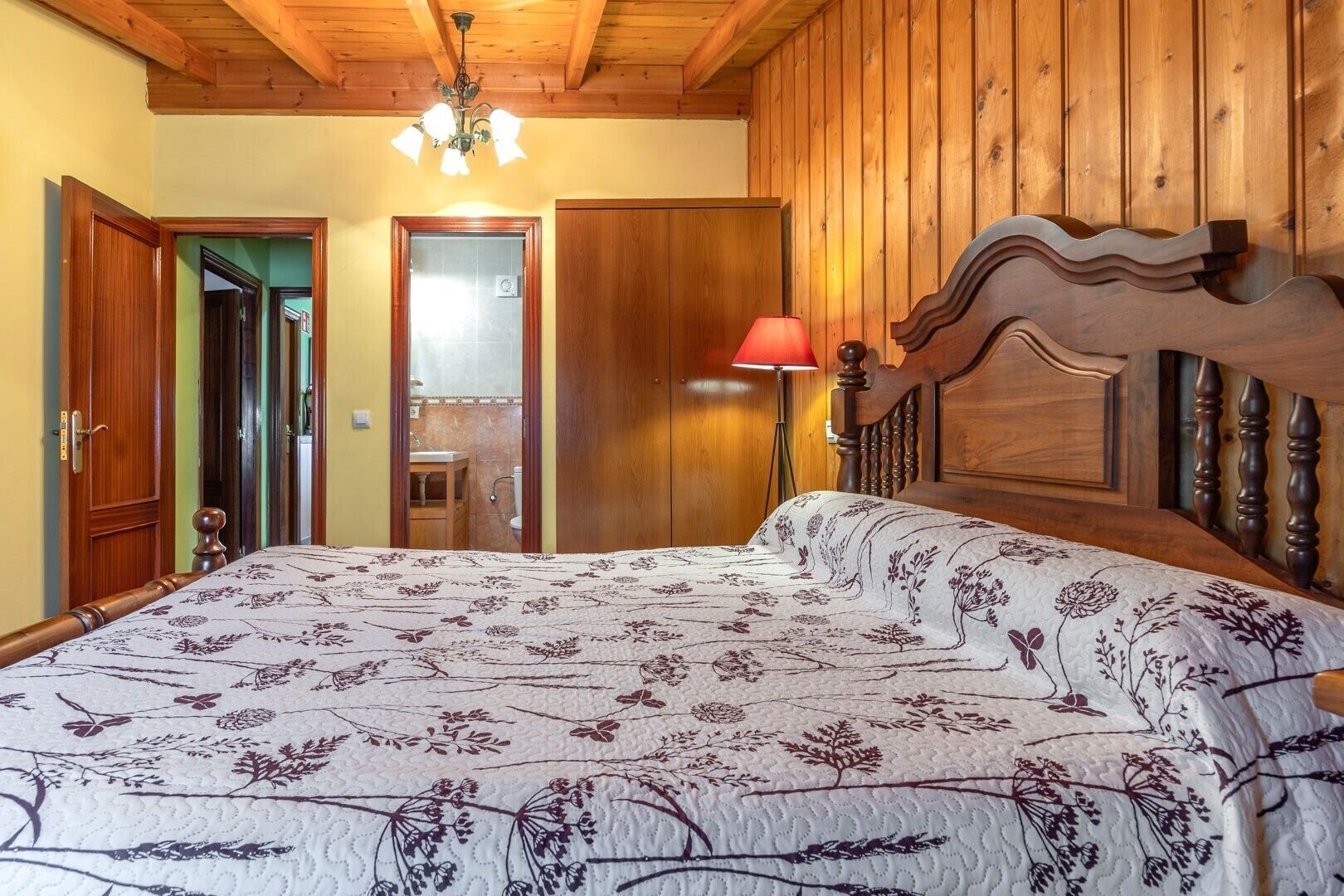 5 chambres, fer et planche à repasser, Wi-Fi gratuit, draps fournis