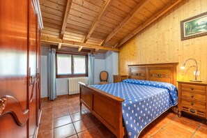 5 makuuhuonetta, silitysrauta/-lauta, ilmainen Wi-Fi, vuodevaatteet