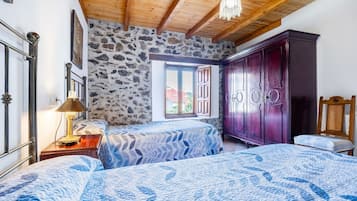 4 chambres, fer et planche à repasser, Wi-Fi gratuit, draps fournis