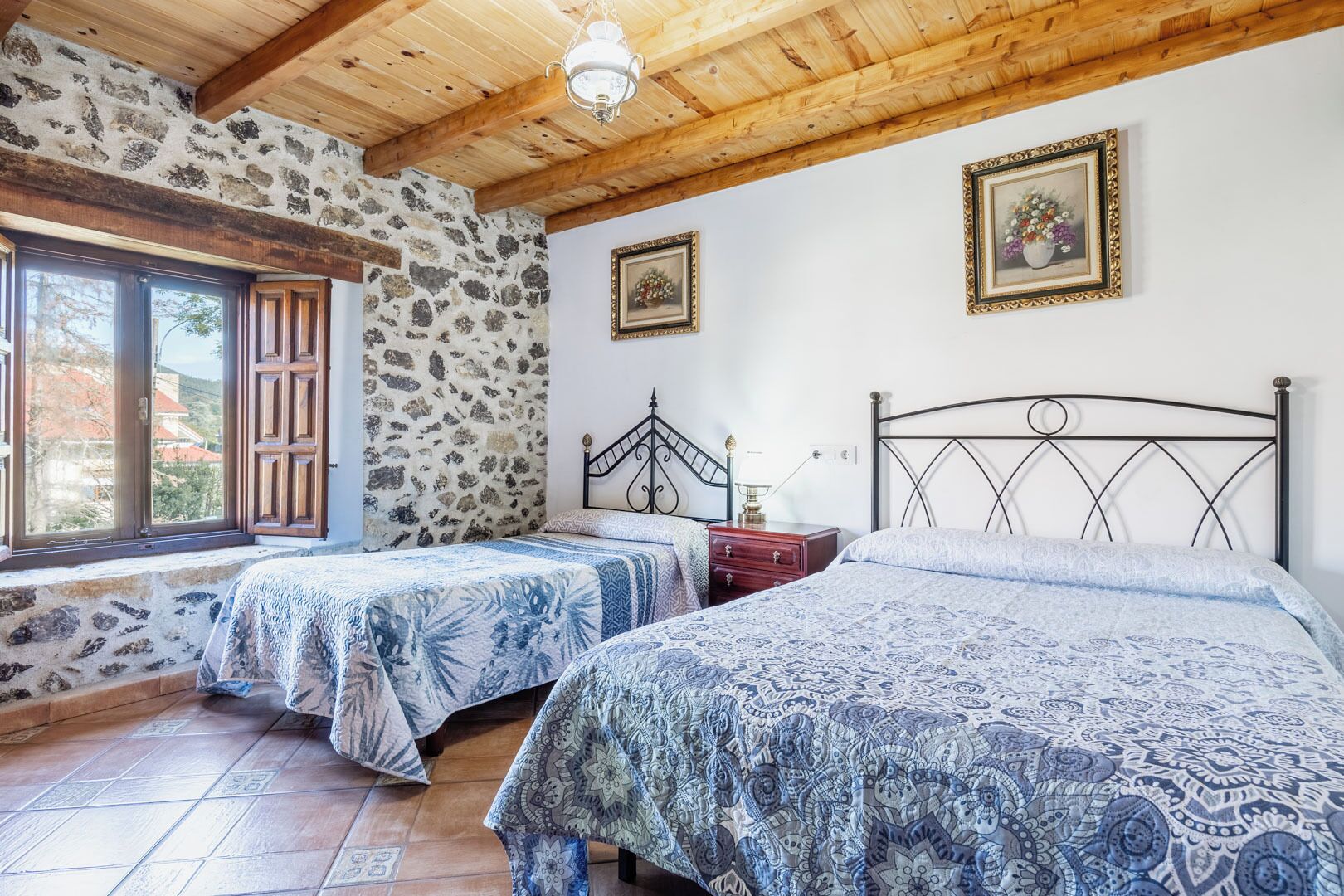 4 dormitorios, tabla de planchar con plancha, wifi gratis y ropa de cama