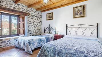 4 dormitorios, tabla de planchar con plancha, wifi gratis y ropa de cama