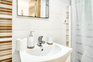 Douche, serviettes fournies