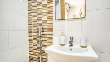 Een douche, handdoeken