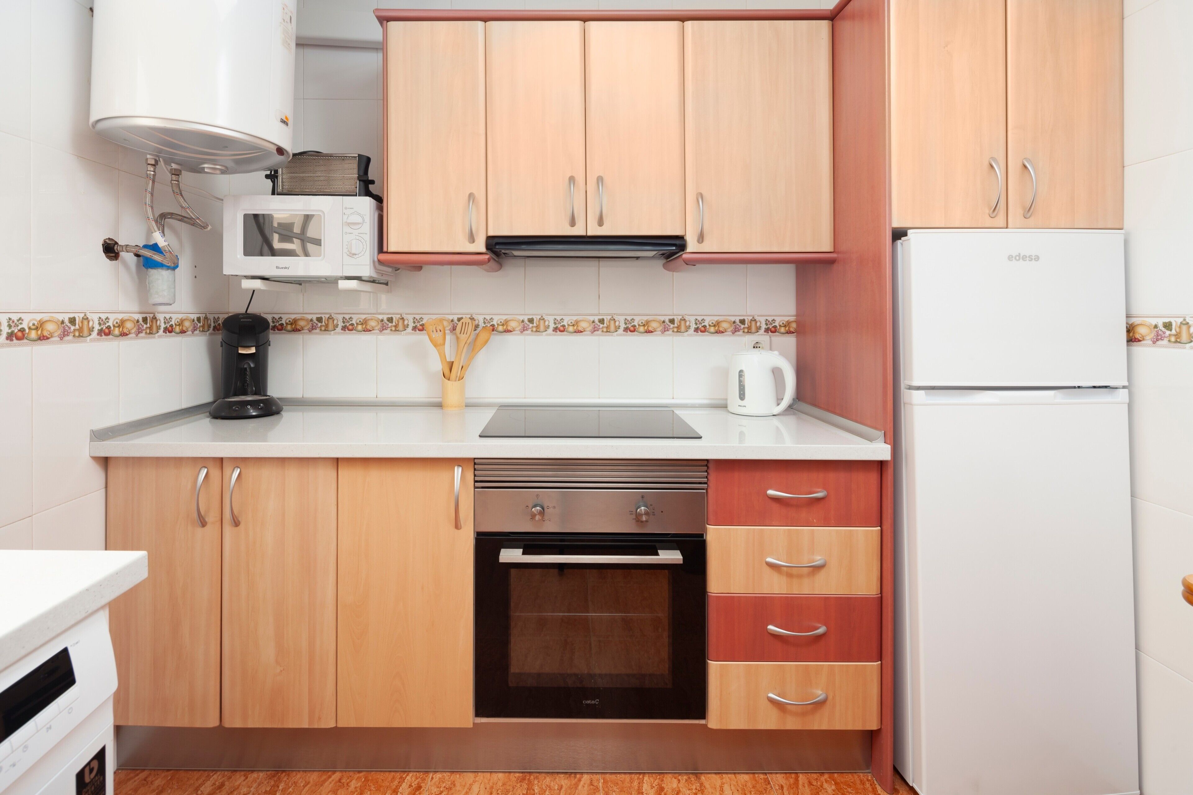 Refrigerador, microondas, horno, placa de cocina