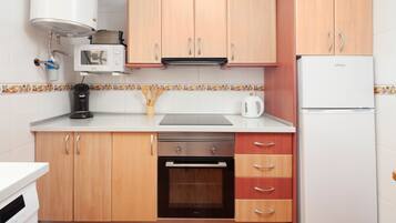 Refrigerador, microondas, horno, placa de cocina