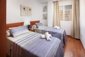2 chambres, fer et planche à repasser, Wi-Fi gratuit, draps fournis