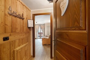 Interior - Apartment '4061 Maison Gerard - Roccia Viva' with Mountain View, Shared Garden and Wi-Fi (Cogne)