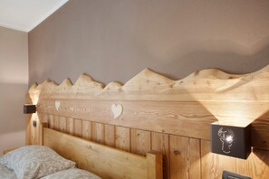 1 bedroom, free WiFi, bed sheets - Apartment '4061 Maison Gerard - Roccia Viva' with Mountain View, Shared Garden and Wi-Fi (Cogne)