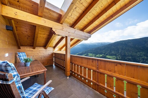 Appartamento 'Matscherhof Helena' con vista sulle montagne, giardino in comune e balcone