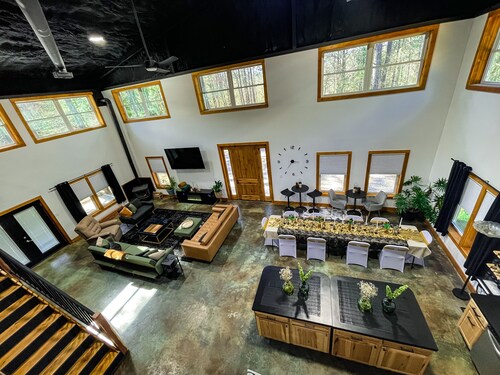 Black Pearl Lodge @ DeGray. Small event venue or fun family getaway!