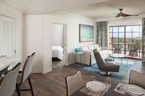 TV, DVD player, books, stereo - MarBrisa, a Hilton Grand Vacations Club - 1 Bedroom - 1BR (Carlsbad)