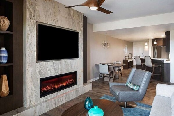 تلفزيون، مشغل دي في دي، كُتُب، ستيريو