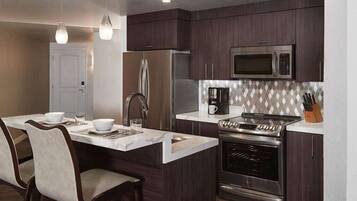 Fridge, microwave, dishwasher, coffee/tea maker