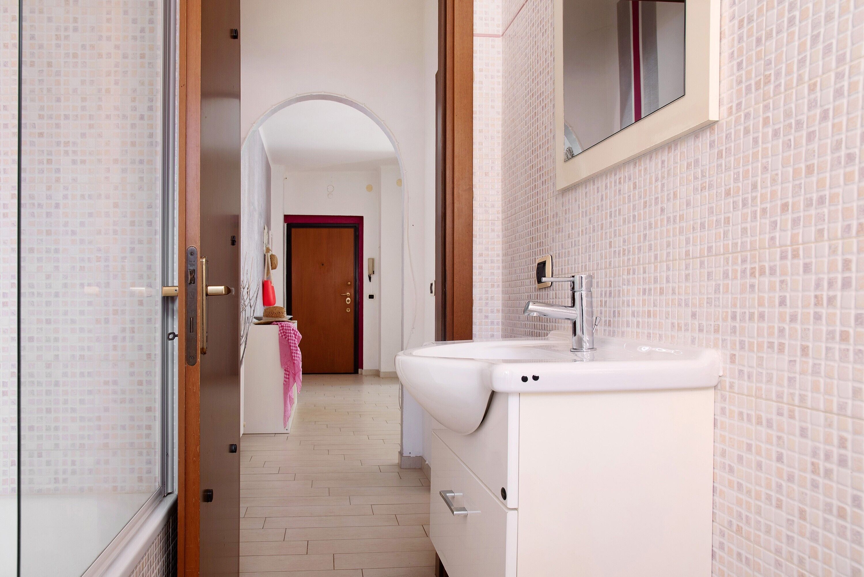 Een douche, een haardroger, handdoeken