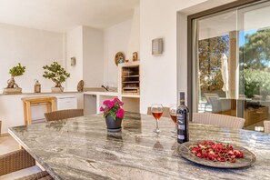 Outdoor dining - Villa 'Mon Obert' with Sea View, Wi-Fi and Air Conditioning (FELANITX)