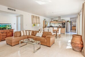 TV, DVD player - Villa 'Mon Obert' with Sea View, Wi-Fi and Air Conditioning (FELANITX)