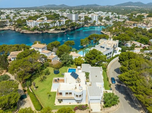 Villa 'Mon Obert' with Sea View, Wi-Fi and Air Conditioning