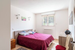 4 dormitorios, tabla de planchar con plancha, wifi gratis y ropa de cama