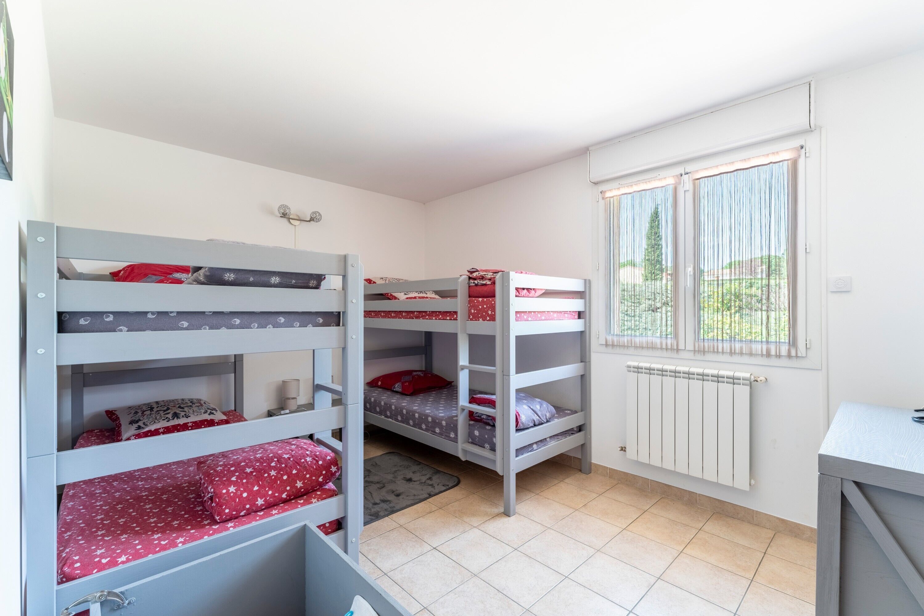 4 bedrooms, iron/ironing board, free WiFi, bed sheets