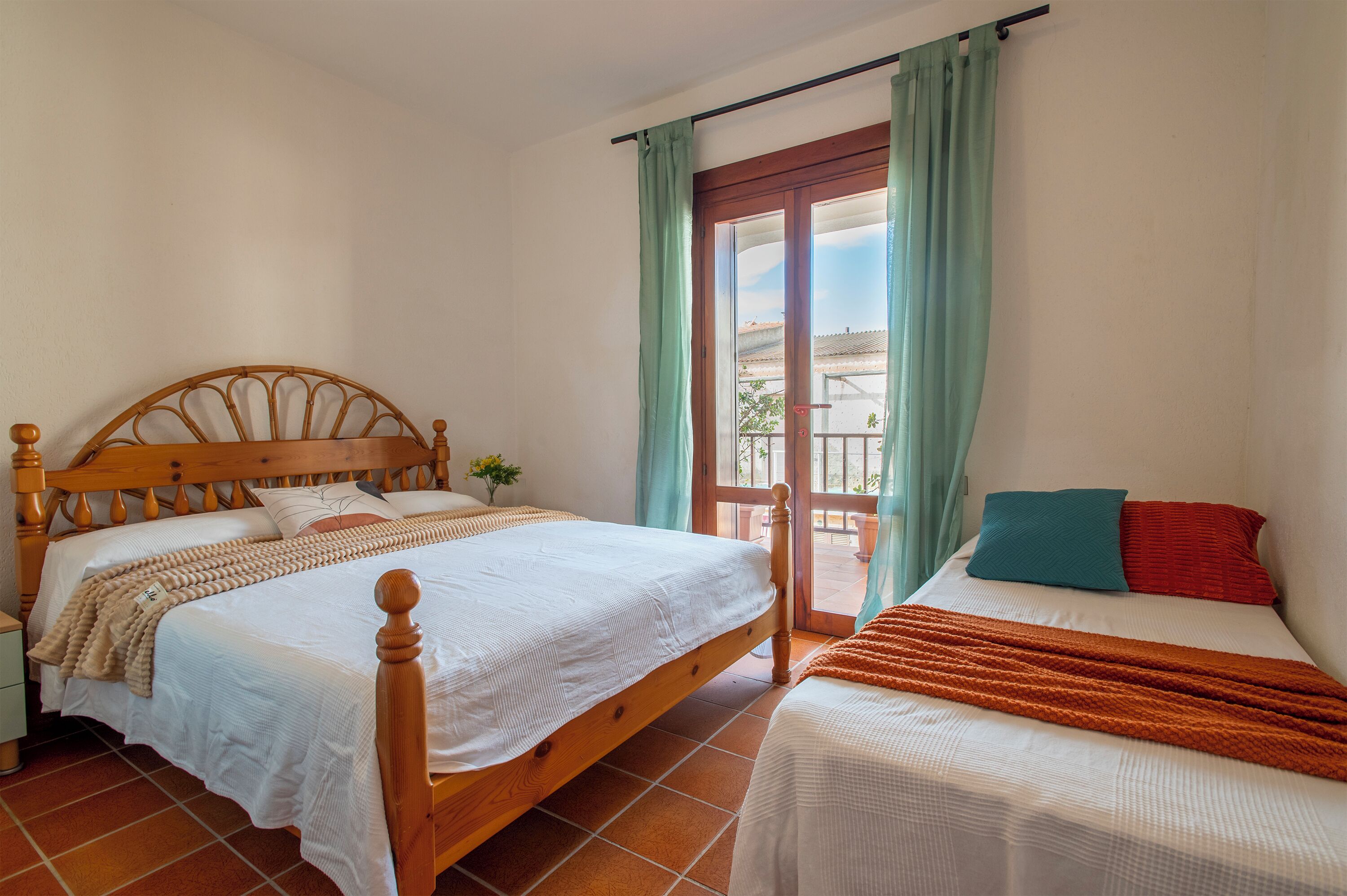 4 bedrooms, free WiFi, bed sheets