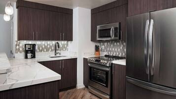 Fridge, microwave, dishwasher, coffee/tea maker