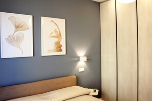 2 bedrooms, desk, iron/ironing board, free WiFi - Apartment 'Gallipoli Waterfront' with Sea View, Balcony and Air Conditioning (Gallipoli)