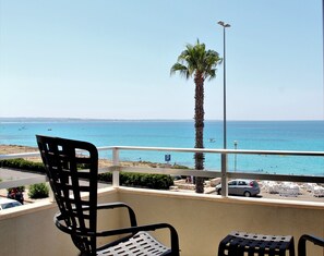 Property grounds - Apartment 'Gallipoli Waterfront' with Sea View, Balcony and Air Conditioning (Gallipoli)