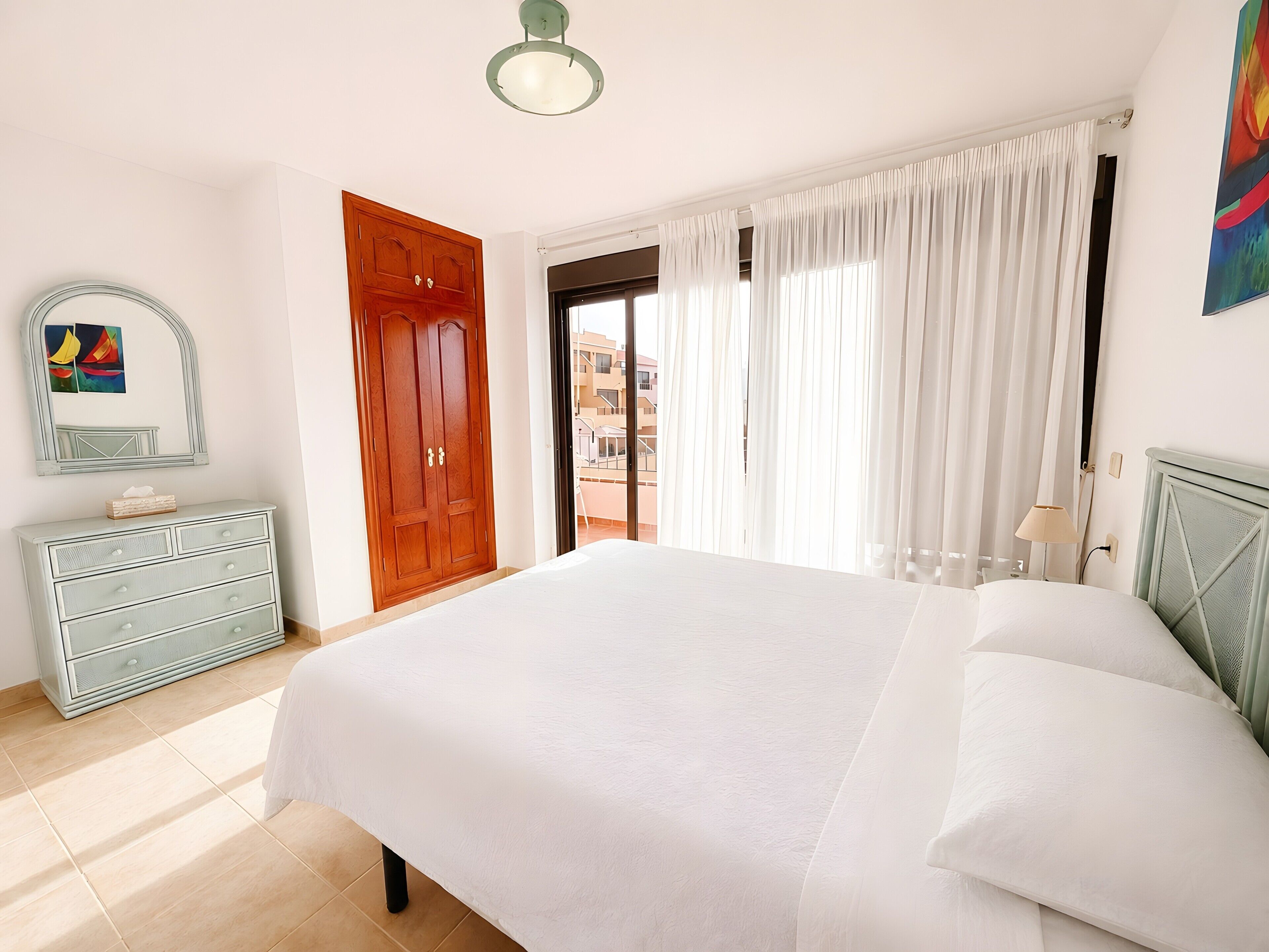 2 slaapkamers, een strijkplank/strijkijzer, gratis wifi, beddengoed