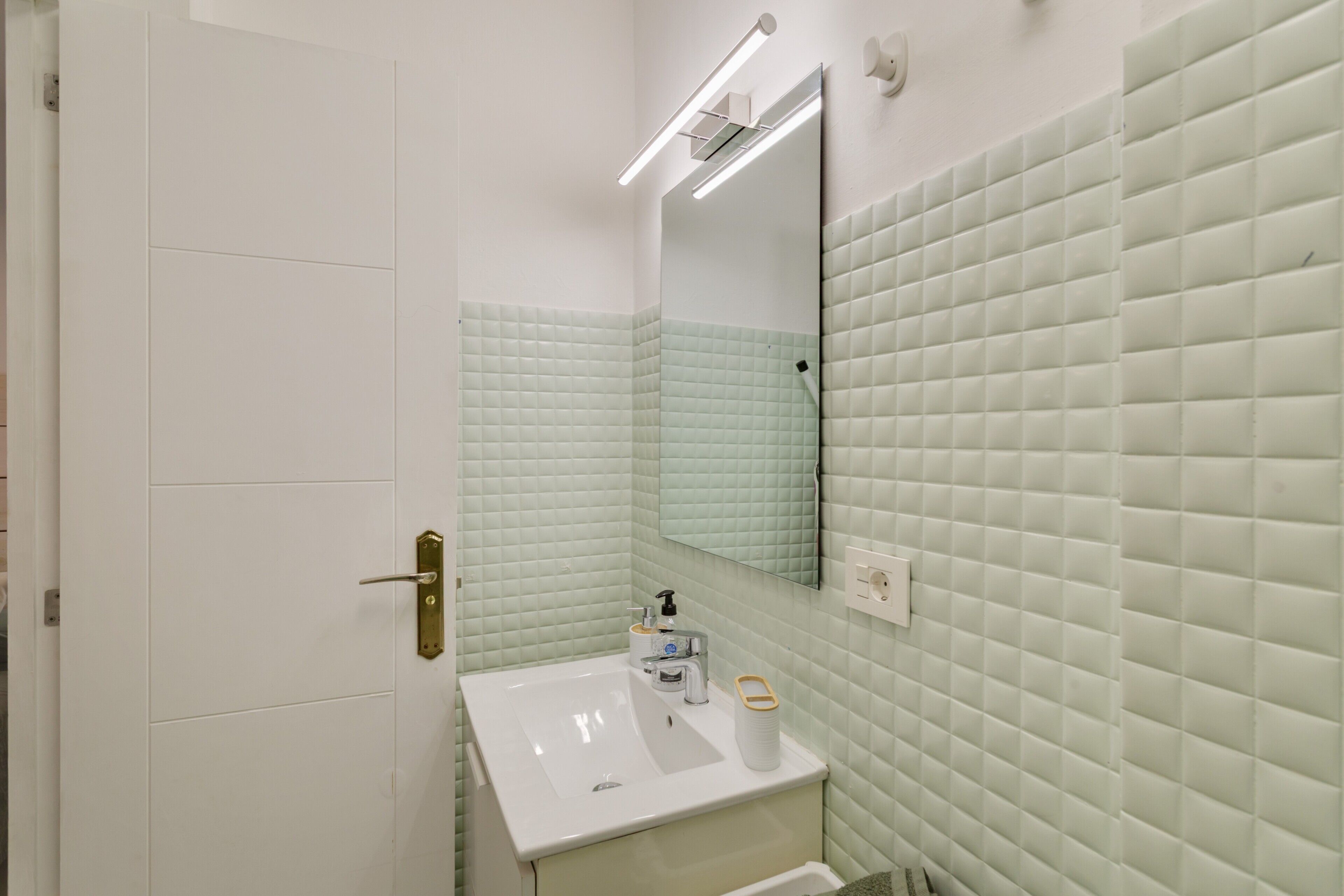 Een douche, een haardroger, handdoeken