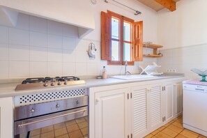 Fridge, oven, stovetop, dishwasher - Country House 'Faustina' with Private Pool, Private Terrace and Wi-Fi (Selva)