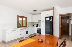 Fridge, microwave, oven, coffee/tea maker