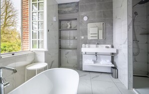 Douche, sèche-cheveux